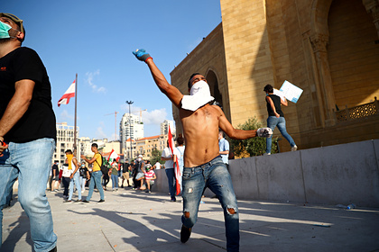 Более 100 человек пострадали из-за беспорядков в Бейруте