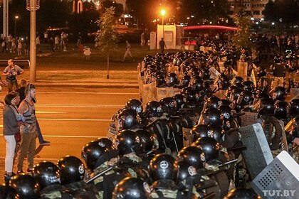 Белорусские силовики отказались подавлять акции протеста в трех городах