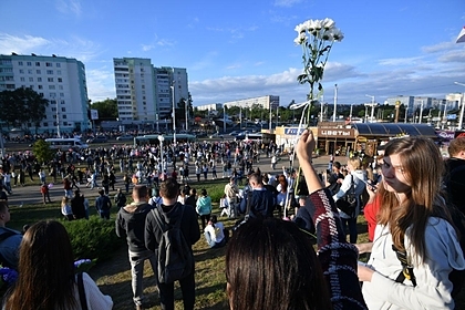 Протестующие пришли к зданию белорусских государственных телеканалов