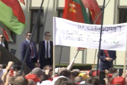 Приехавшего на митинг сына Лукашенко сравнили с его охранником