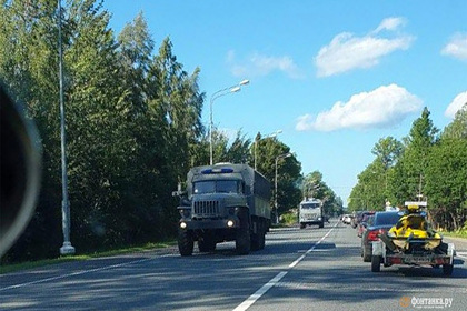 В Минобороны России опровергли перемещение грузовиков к границе Белоруссии