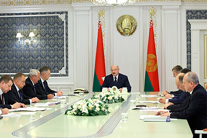 Лукашенко пустит российские деньги на поддержку своего рубля