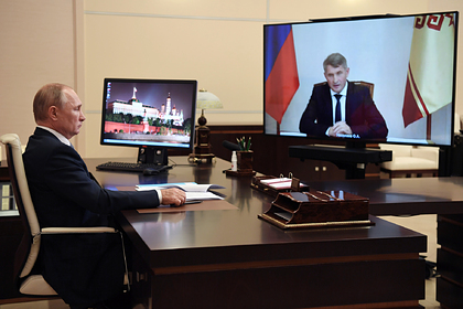 Владимир Путин во время встречи в режиме видеоконференции с Олегом Николаевым