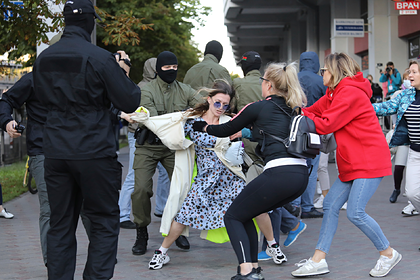 В Минске задержали участниц женской акции в поддержку Колесниковой