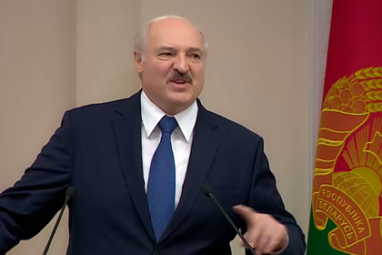 Лукашенко попросил силовиков не предавать его
