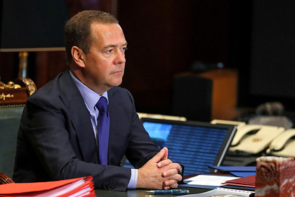 Медведев обвинил НАТО в попытках ограничить деятельность России в Арктике