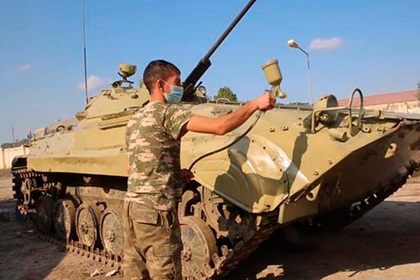 Азербайджанские военные бросили в бой захваченные в Карабахе танки