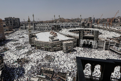 Крупнейшую в мире мечеть открыли после карантина