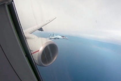 Российский Су-27 опасно приблизился к израильскому лайнеру