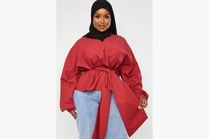 Модный бренд впервые снял в рекламе плюс-сайз-модель в хиджабе