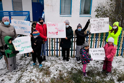 Российскую школу отремонтировали, провели в ней выборы и закрыли
