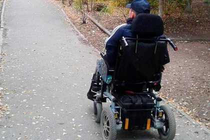 Суд отказал парализованному россиянину в инвалидной коляске