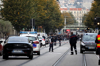 Во Франции сообщили о найденных вещах напавшего на церковь в Ницце террориста