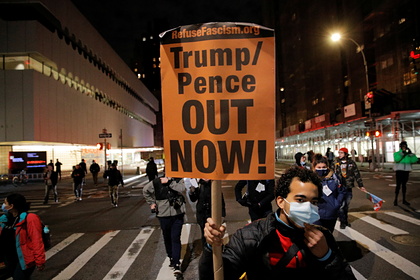 Демонстранты в Нью-Йорке потребовали немедленной отставки Трампа