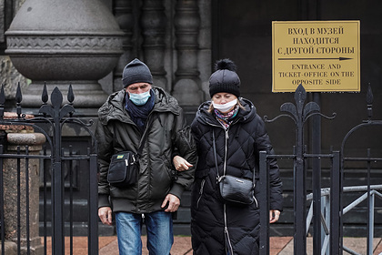 Вирусолог назвал причину носить маски переболевшим COVID-19 россиянам