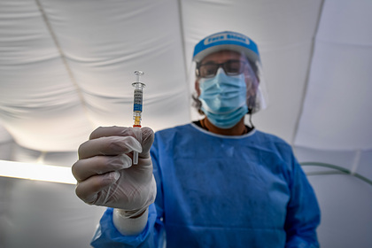 Украина захотела получить восемь миллионов доз вакцины от коронавируса
