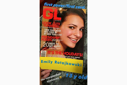 Эмили Ратаковски пошутила над своим лицом на обложке журнала 16-летней давности