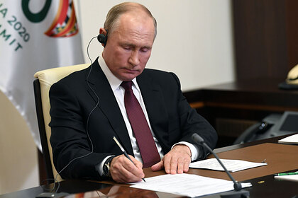 В Москве заметили попытку разрушить доверительные отношения Путина и Макрона