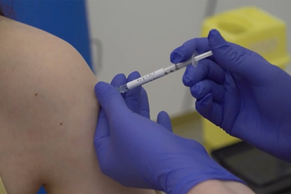 Названы сроки начала испытаний комбинации вакцин AstraZeneca и «Спутник V»