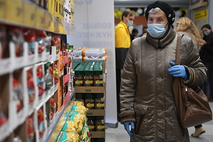 Пенсионеров и малоимущих в России предложили освободить от НДС на продукты