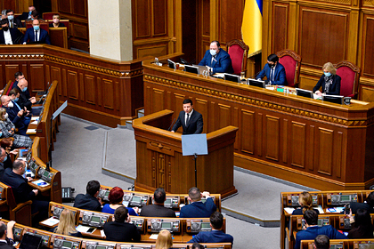 Более половины украинцев выступили за досрочный роспуск парламента