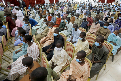 Власти объяснили похищение 300 школьников в Нигерии