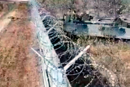 Напившегося водки и снесшего забор аэропорта на БМП российского солдата наказали