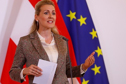 Министр труда Австрии ушла в отставку из-за обвинений в плагиате