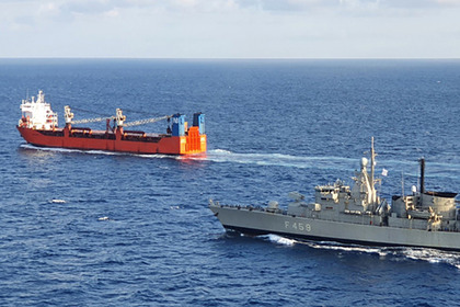 Владелец российского судна раскрыл детали высадки на борт солдат НАТО
