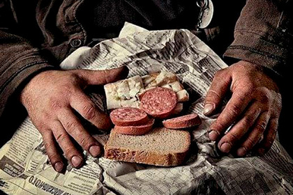 В фотографии завтрака советского шахтера заподозрили неладное