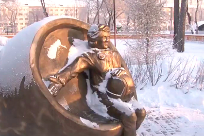 Жители российского города раскритиковали памятник «беременной» Терешковой