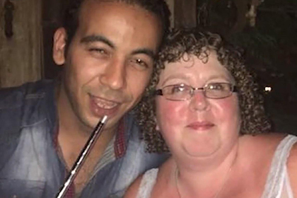 Туристка сбежала от мужа в Египет ради официанта вдвое моложе и была обманута