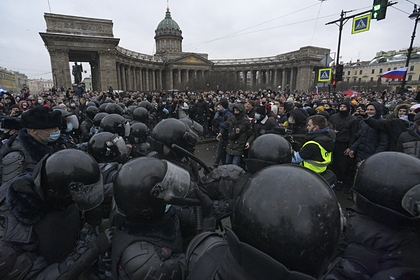 Состояние пострадавшей на несанкционированной акции в Петербурге ухудшилось