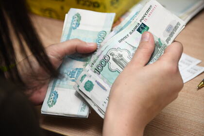 Эксперт раскрыл россиянам риски хранения денег дома