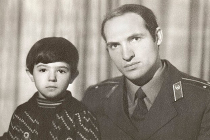 Александр Лукашенко (справа) с сыном Виктором
