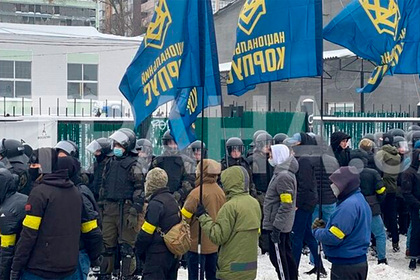 Украинские националисты заблокировали офис оппозиционного движения в Киеве