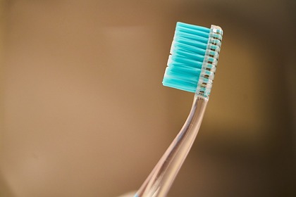 Стоматолог развеял популярные мифы о чистке зубов