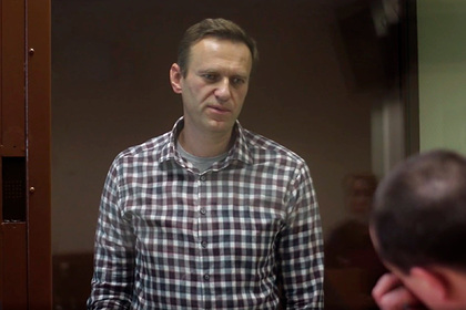 Материалы об оскорблениях Навальным прокурора, судьи и ветерана направили в СКР