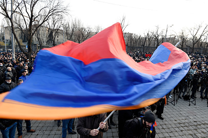 Армянские протестующие собрались у администрации президента