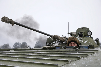 Луганск зафиксировал стягивание украинской бронетехники в Донбасс