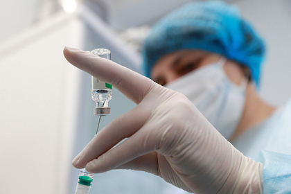 Больше половины украинцев отказались прививаться от коронавируса