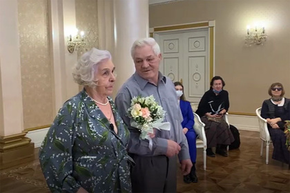 92-летняя российская пенсионерка показала роскошную свадьбу с 70-летним женихом