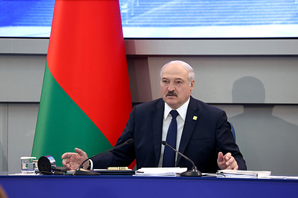 Лукашенко рассказал о геноциде белорусов под бело-красно-белым флагом