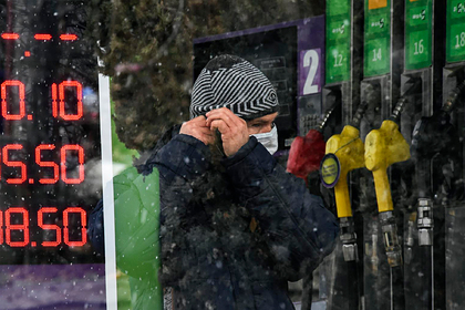 Власти России объяснили нежелание снижать цены на бензин