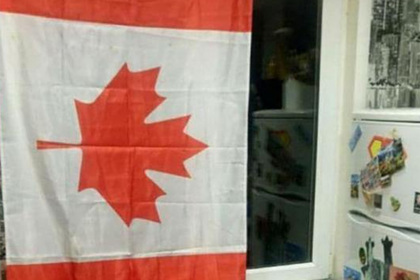 Белоруса посадили на 15 суток за канадский флаг в окне