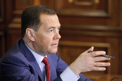 Медведев заявил о попытках ослабить Россию в Арктике