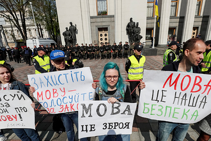 Украинцев предупредили об опасности русского языка из-за Путина