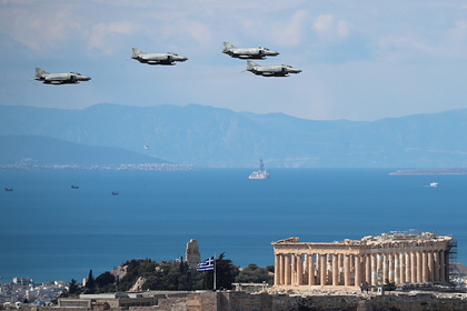 Бывший военный атташе США в Афинах объявил Грецию «нищей» и вызвал скандал