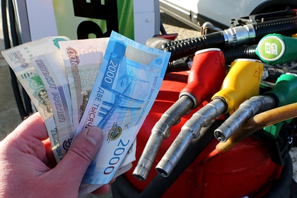 Объяснена дороговизна бензина в России по сравнению с другими странами