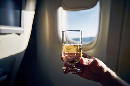 Россияне рассказали о предпочтениях в алкоголе на борту самолета